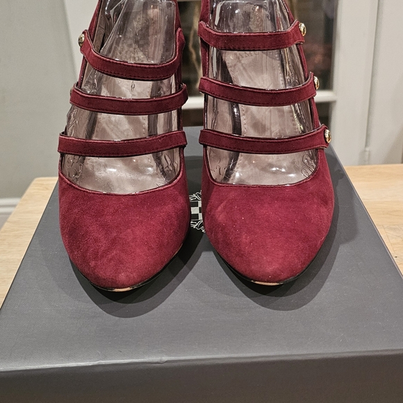 Vince Camuto Women's Burgundy Heels - Picture 2 of 7